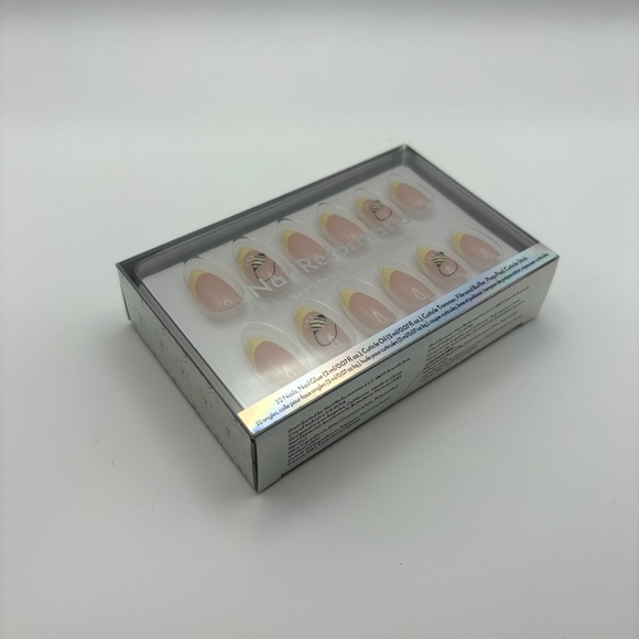 Nail Reformation Press-On Nails French Butter Yellow with Bees Spring Summer - Picture 2 of 5